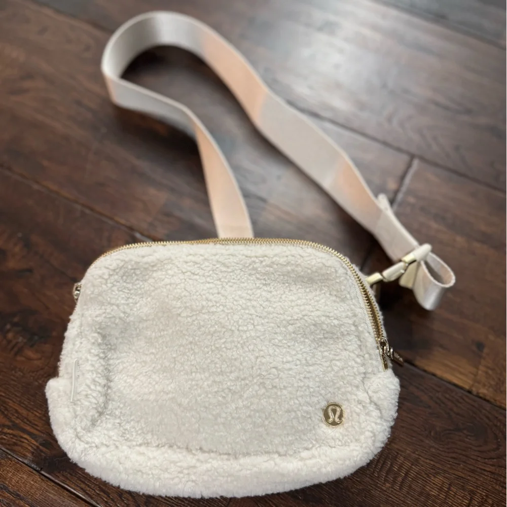 lululemon athletica Cream Crossbody Belt Bag - Picture 1 of 16